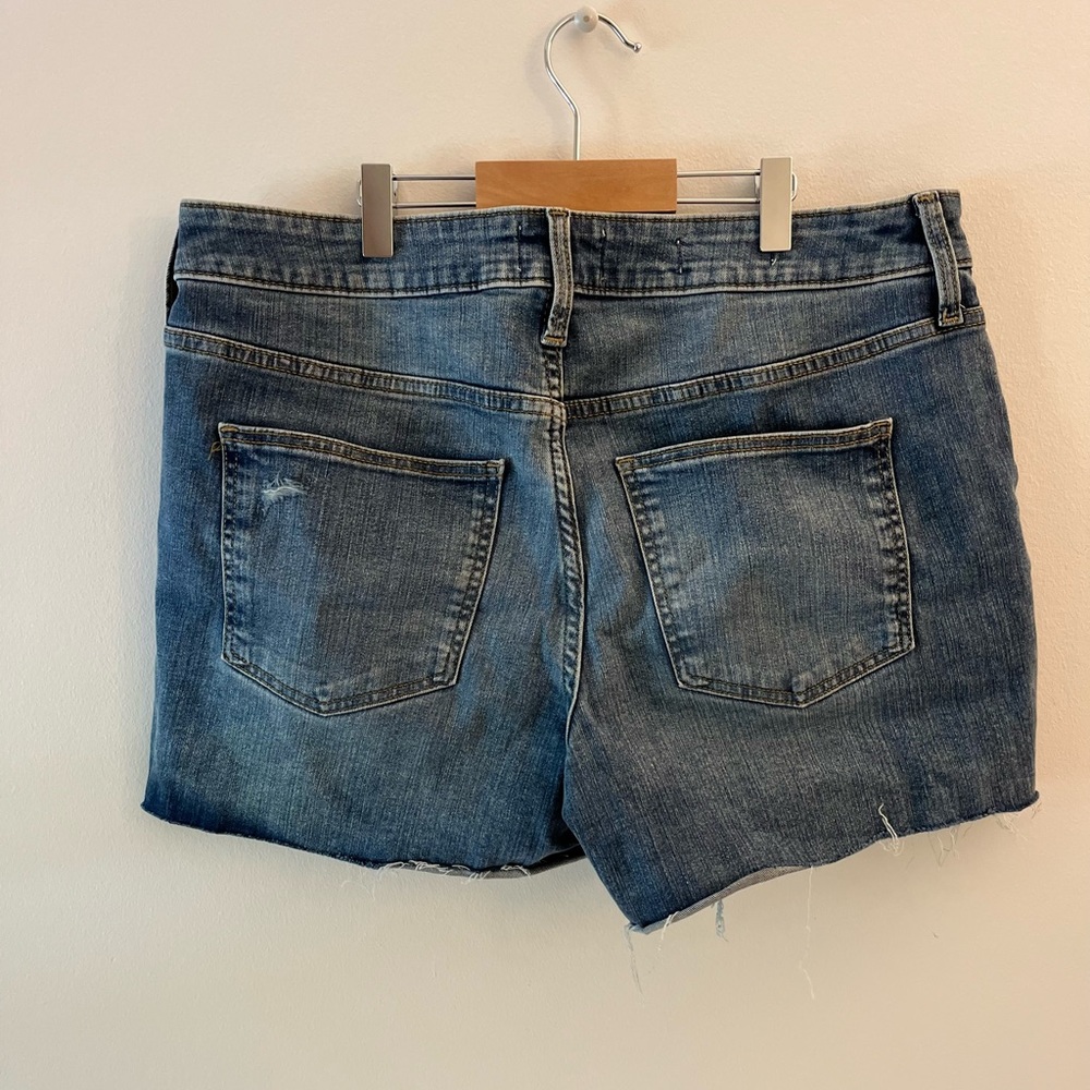 Universal Thread High Rise Shorts! - Picture 5 of 6